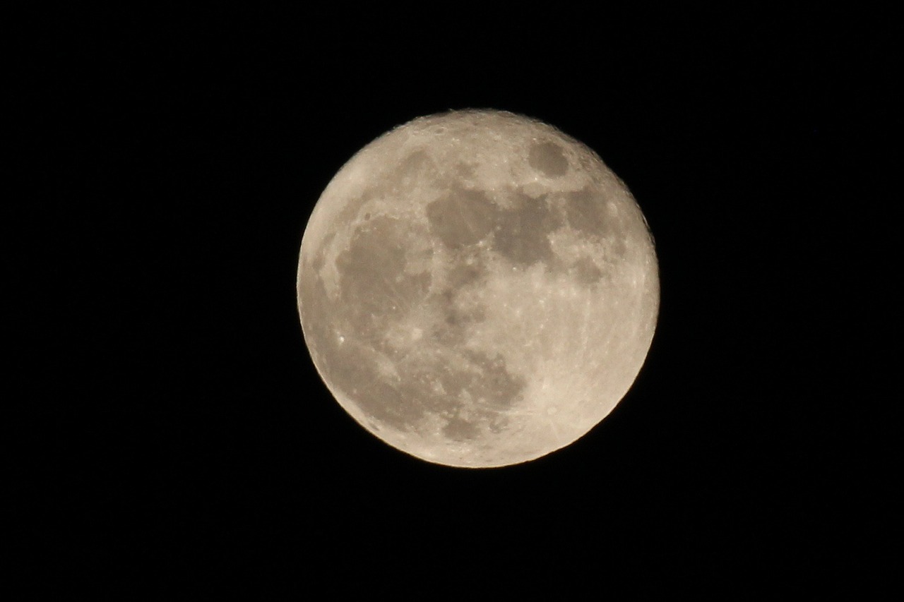 探索未知夜晚奥秘，四月夜光图新赏揭晓神秘面纱