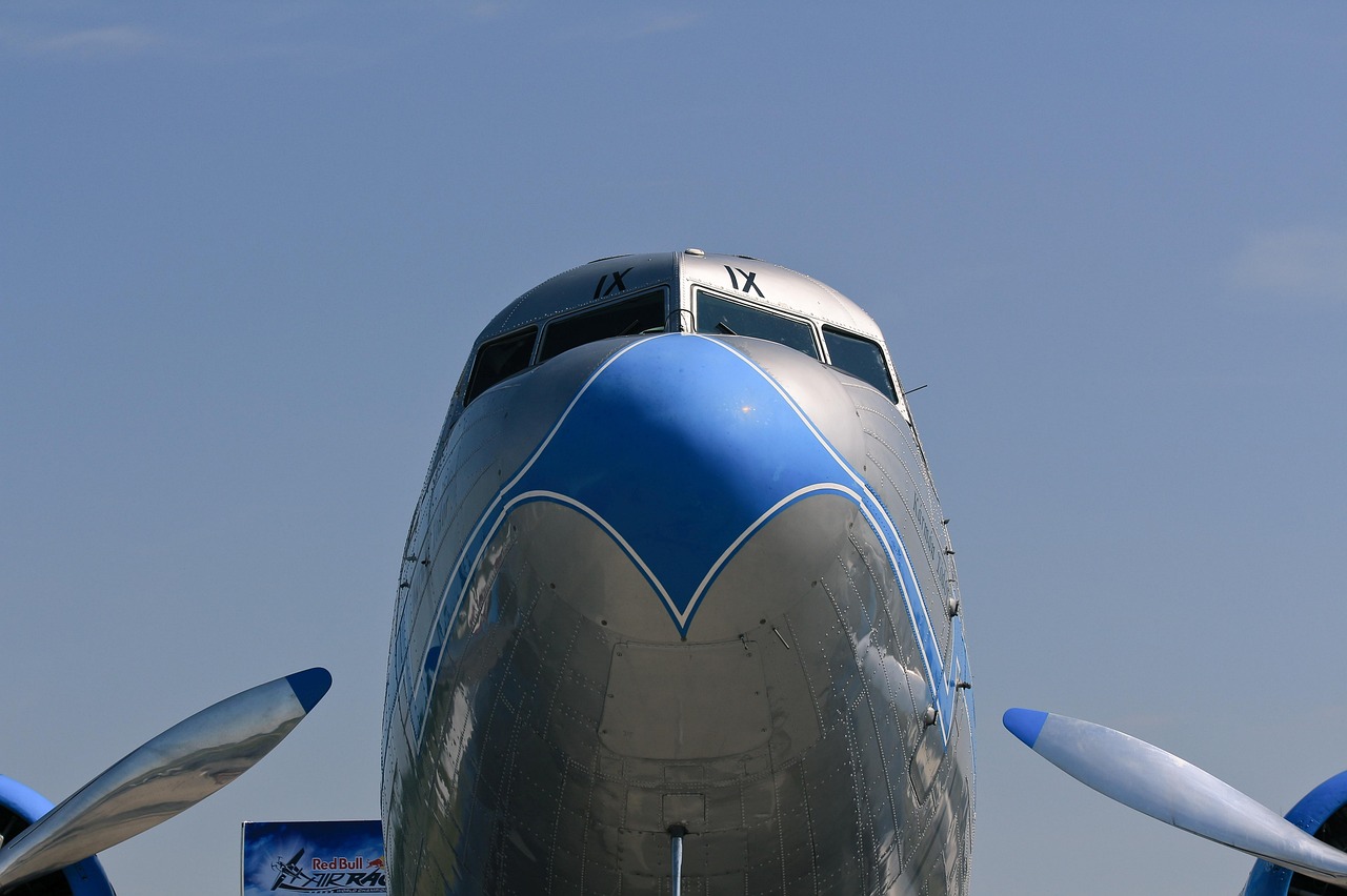 春秋航空，翱翔蓝天，闪耀上市之路（4月）